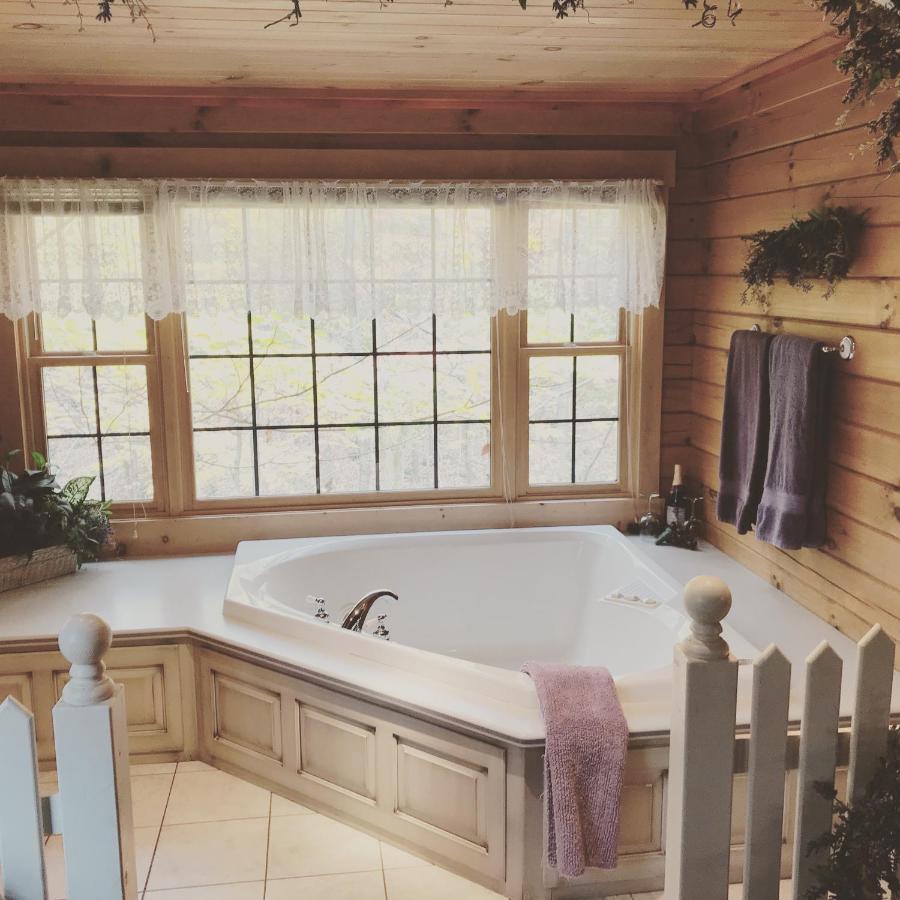 Wild Rose Cabin By Amish Country Lodging Millersburg Exterior foto